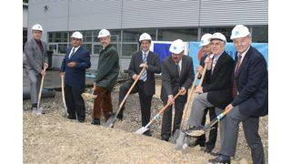 Mit dem Spatenstich gaben Bauherr, Bauunternehmer und Politiker das Startsignal für die neue Fertigungshalle der Firma Uraca Pumpenfabrik GmbH & Co. KG in Bad Urach (v.l.n.r.): Robert Zimmermann, Produktionsleiter, Hilmar Dettinger-Müller, Beiratsvorsitzender, Landrat Thomas Reumann, stellvertretender Bürgermeister Axel Leiss, Geschäftsführer Uraca Johann Amon und Gunter Stöhr, Horst Hank, Architekturbüro Hank + Hirth und Wolfgang Maier, Geschäftsführer Kirchhoff Systembau.	 Bild: Werner Stiefel (Archiv: Vogel Business Media)