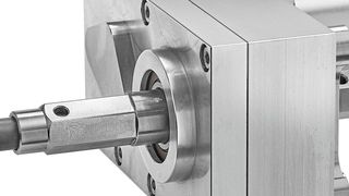 Das Gehäuse des Getriebes und die Getriebewelle passte man in den Anschlussmaßen zum Kundenschalter hin individuell an. (Bild: SPN Schwaben Präzision)