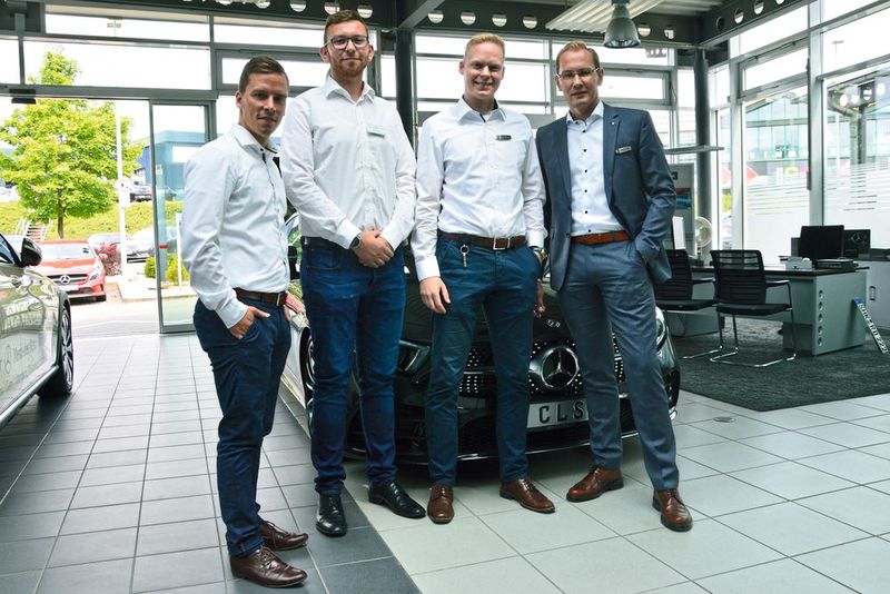 Das Team um Geschäftsführer Jesko Bauersachs (re.) stellte der Jury des Internet Sales Awards 2018 die Onlinestrategie des Hauses beim Vor-Ort-Besuch in Jena vor. (Bild: Achter/»kfz-betrieb«)