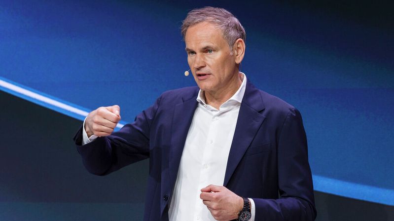 Oliver Blume will offenbar bis zu 100.000 Jobs bei Volkswagen abbauen.(Bild:  Dirk Michael Deckbar)