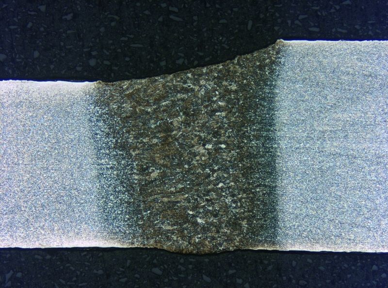 Bild 4: Querschnitt der Schweißnaht eines mit dem Kombikopf gefertigten Tailored Blank.  Bilder: Fraunhofer ILT/Laserfact (Archiv: Vogel Business Media)