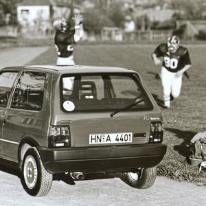 Optional war der kleine Fiat mit Turbo-Power zu bekommen. Sein Motor leistete zwischen 73 kW (99 PS) und 82 kW (111 PS) und er besaß als Einziger serienmäßig Leichtmetallräder in der Größe 5,5J × 13. Der kleine Flitzer war bis zu 200 km/h schnell.(Bild:  Fiat)