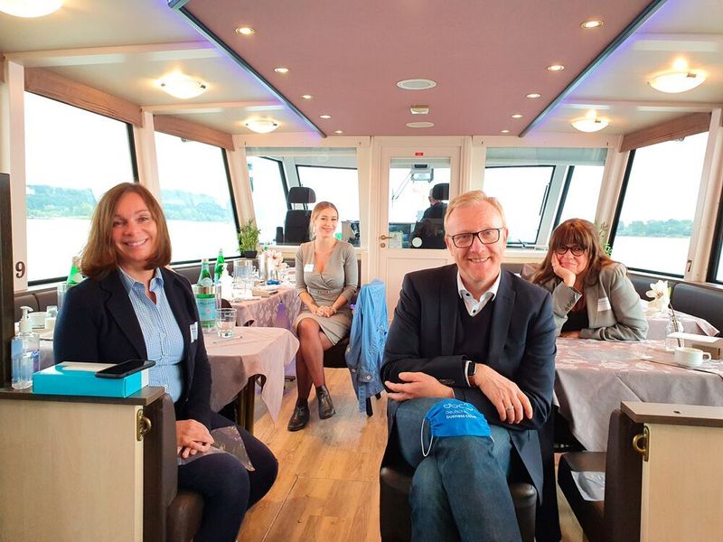 Ulrike Steffen, Cindy Decker, Verena Müller-Thiel und Olaf Kaiser genießen die Schifffahrt. (dbc)