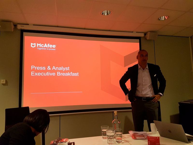 Chris Young, CEO von McAfee, stellte sich den Fragen der Presse. (Oliver Schonschek, Vogel IT-Medien)