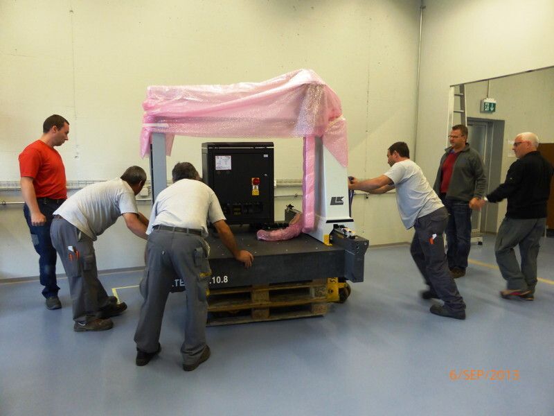 Installation d'une nouvelle machine à mesurer 3D au Technopôle de Sainte-Croix. (Image: CPNV (Photographie de M. Cachemaille pour le JSCE))