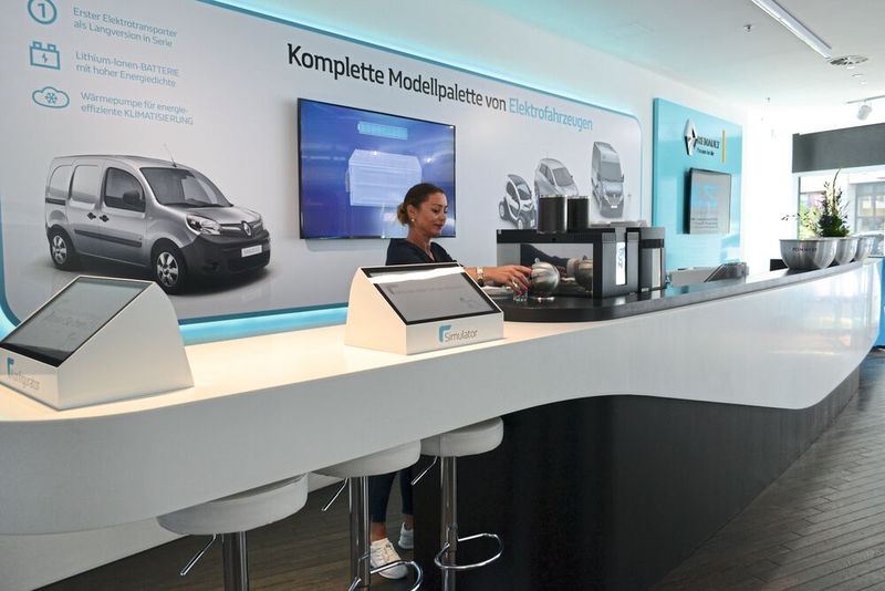 Tresen einmal anders: einladend, futuristisch, zum Genießen und Lernen. (Bild: Hiemann)