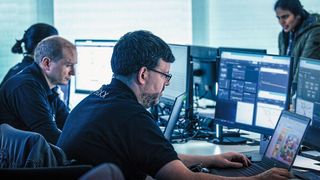 Blick in den Software-Hub von Mercedes-Benz. (Bild: Mercedes-Benz AG)