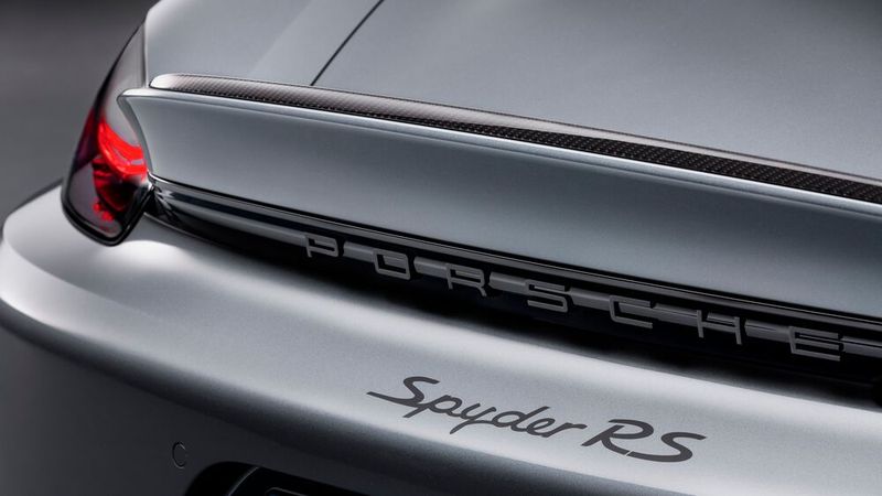 Klassisch: Der Spyder trägt eine prägnante Abrisskante im Entenbürzel-Design. (Bild: Porsche)