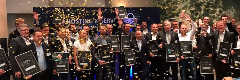 Gruppenfoto mit den Award-Gewinnern vom Hosting & Service Provider Summit 2018.(Bild:  Vogel IT-Akademie)