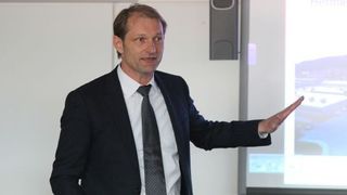 „Das MPA-Verfahren eignet sich bestens für großvolumige Bauteile mit nahezu beliebiger Innengeometrie”, erkärt Rudolf Derntl, Geschäftsführer der Hermle Maschinenbau GmbH. (Bild: Kroh)