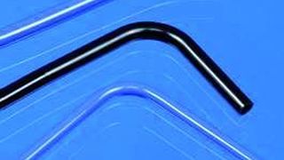 2D-Schläuche aus PUR und PA passen sich jeder Rundung an.  (Bild: Novoplast Schlauchtechnik)