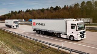 Ab dem Jahr 2018 soll ein Lkw-Platoon von MAN und DB Schenker auf der A9 zwischen den Schenker-Niederlassungen München und Nürnberg unterwegs sein. (MAN)