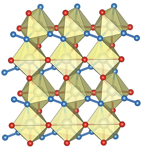 Die Struktur des Rhenium-Nitrid-Pernitrids mit einzelnen Stickstoffatomen (rot) und  Stickstoffhanteln N-N (blau). Größere Kugeln zeigen Rhenium Atome. (Maxim Bykov)