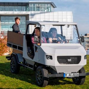 Mit dem Projekt „aCar“ der Technischen Universität München (TUM) soll Elektromobilität auch für die ländliche Bevölkerung in armen Regionen mit schlechter Infrastruktur nutzbar werden.(Bild:  Andreas Heddergott / TU Muenchen)