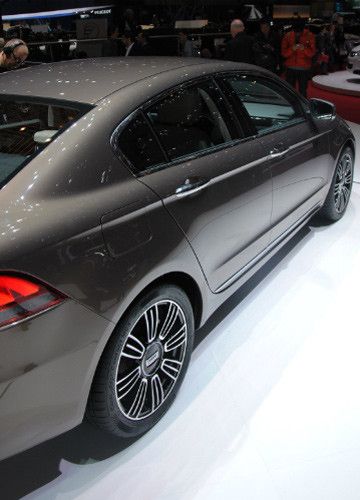 Deutscher Designstil: Der ehemalige Mini-Designer Gert Hildebrand prägt die Designsprache des chinesischen Autobauers. Sie soll bei der gesamten Qoros-Familie zum Einsatz kommen. (Foto: Baeuchle)