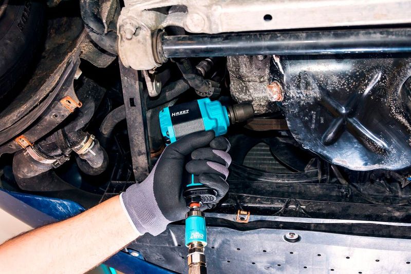 Mit dem kompakten 9012 MTT erreicht der Anwender auch schlecht zugängliche Schrauben. (Bild: Hazet)