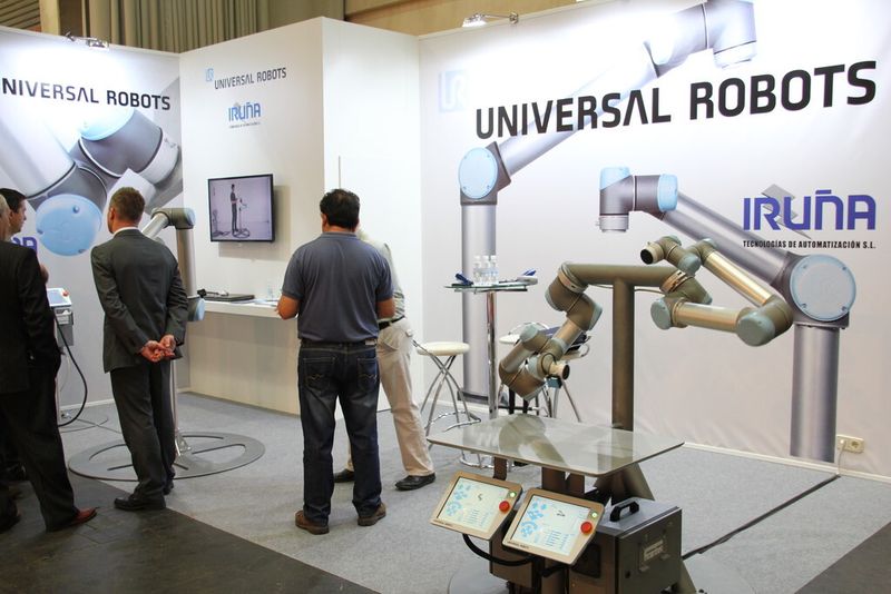 Universal Robots zeigte auf der Cumbre diesen universellen Roboter für kleine Automatisierungsaufgaben. (Bild: Schäfer)