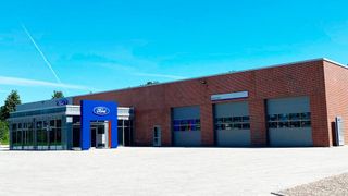 Das Transit Center 2.0 des Autohauses Häufle & Lundt ist eines von fünf Nutzfahrzeug-Kompetenzzentren der Marke Ford in Schleswig-Holstein und Pilotbetrieb für die neue CI des Herstellers.. (Bild: Autohaus Häufle & Lundt)