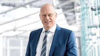 Vorstandsvorsitzender Thomas Böck: „Auch an unseren Hochtechnologie-Standorten in Deutschland investieren wir weiter in unsere Wettbewerbsfähigkeit, neue Technologien und Automatisierungskonzepte, insbesondere für die Produktion neuer Produkte.“ (Bild: Festo SE)