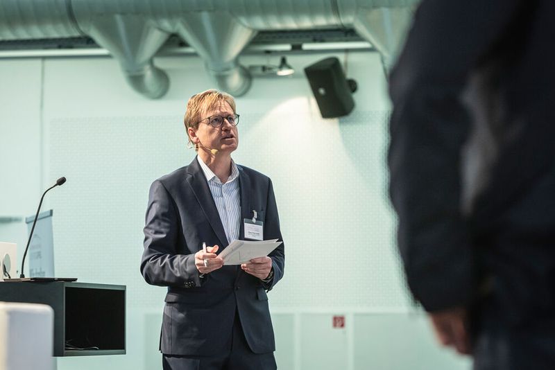 Claus-Peter Köth, Chefredakteur von »Automobil Industrie«. Claus-Peter Köth, Chefredakteur von »Automobil Industrie«.