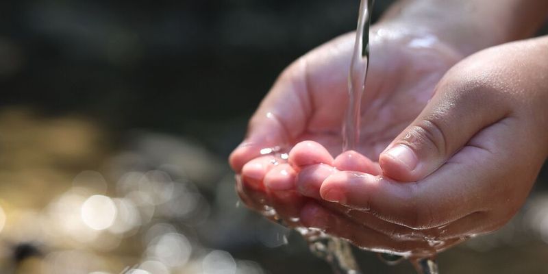Abb. 1: Wasser, unser höchstes Gut: Gesundheitsgefährdende mikrobiologische Belastungen in Wasser müssen schnell erkannt werden. (Symbolbild)(Bild: ©  New Africa - stock.adobe.com)