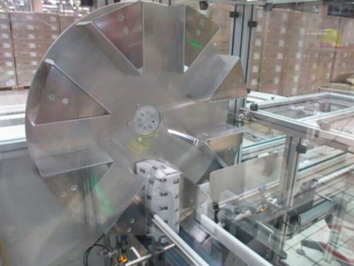 Die Minitec-Techniker entwickelten und simulierten mit einem Digitalen Zwilling einen „Wendestern“ für die Förderanlage. Mithilfe von Simulation konnte die Fördertechnikkomponente vor Inbetriebnahme optimiert werden.  (Minitec)