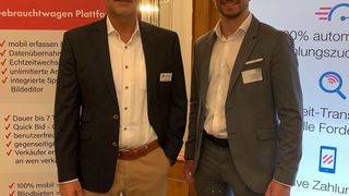 Die B2B-Plattform Karach und Bezahl.de arbeiten zusammen. Deren Geschäftsführer Christian Wiegel (li.) und Lasse Diener wollen den Autohandel so einfach und transparent wie möglich machen. (Karach)