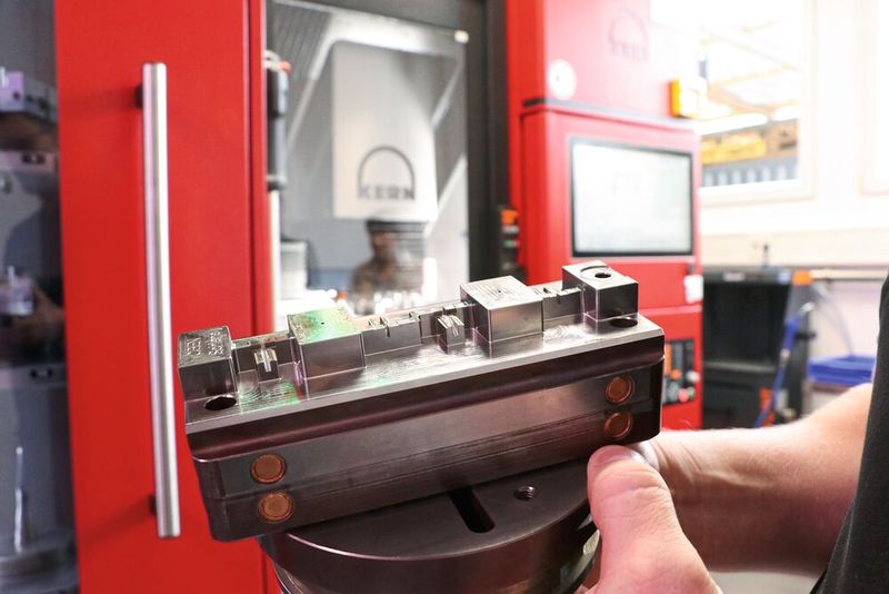 Mit der Kern Micro HD kann toolcraft verschiedenste Werkstücke herstellen. Allen gemein ist höchste Präzision. (Bild: Kern Mikrotechnik GmbH)