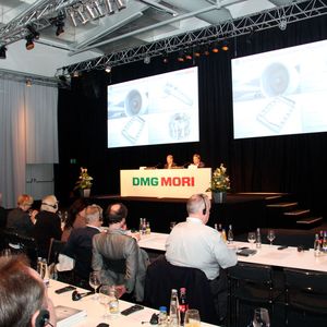 Standen Rede und Antwort auf der DMG-Fachpressekonferenz: v.l. Dr. Rüdiger Kapitza, CEO DMG Mori Aktiengesellschaft und Dr. INg. Masahiko Mori, CEO DMG Mori Company Limited.(Bild:  Sonnenberg)