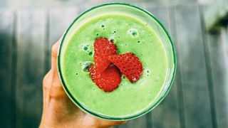 Um den Körper zu entgiften, schwören viele Menschen auf viel Obst und Gemüse – doch wie funktioniert Detox eigentlich auf molekularer Basis? (Symbolbild) (gemeinfrei)