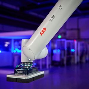 Powa-Cobots von ABB schließen die bestehende Lücke zwischen klassischen Cobots, die für die Industrie oft zu langsam sind und zu schwach, und üblichen Industrierobotern.(Bild:  ABB)