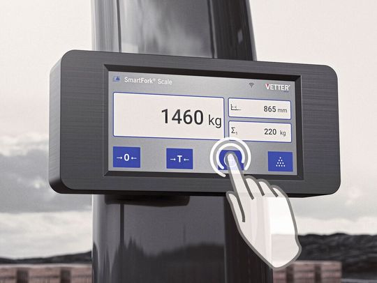 Anzeige der „SmartFork Scale“: Hier wird das Frachtgewicht direkt mit der Gabelzinke gewogen.(Bild:  Vetter)