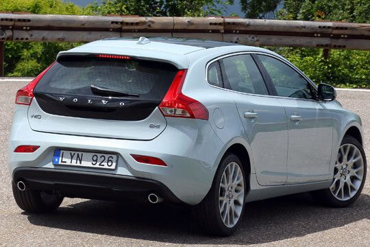 Die aussdrucksstarke Linienführung hebt den Volvo V 40 aus der Masse hervor. (Foto: Volvo)
