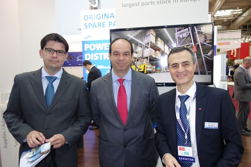 (v. r.) Massimo Scuderi, M. K. Computer, mit Fernando Nunez Ros und José Àngel Sánchez Rubio, Depau (Bild: IT-BUSINESS)