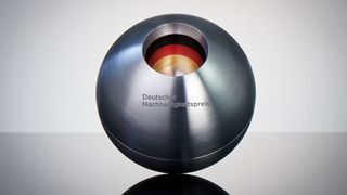 19. Deutscher Nachhaltigkeitspreis 2026: Der Award für die Sieger. (Bild: Frank Fendler)