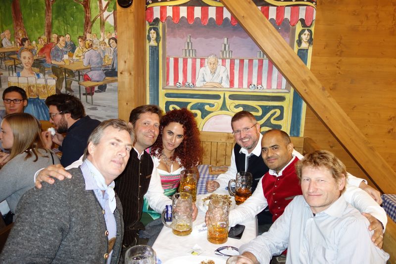 Besa, IT-BUSINESS, mit (v. l.) William Scull, Lenovo, Frank Heine und Stefan Schiechl, Marvell, Sanjesh Kumar, Tech Data, und Paul Hoecherl, Lenovo. (Bild: IT-BUSINESS)