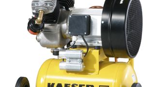 Der Kolbenkompressor Premium Compact 450/30 W von Kaeser zielt auf einen Einsatz in der Instandhaltung. Bild: Kaeser Kompressoren (Archiv: Vogel Business Media)