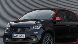 25.258 Exemplare des Smart Fortwo und Forfour müssen hierzulande für ein Softwareupdate des Notbremsassistenten in die Werkstatt. (Bild: Daimler)