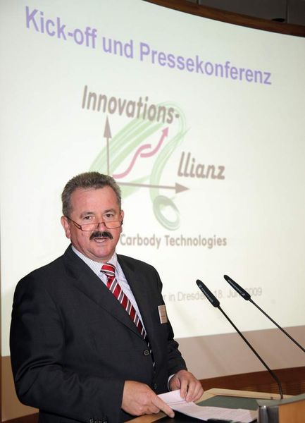 Prof. Dr.-Ing. Reimund Neugebauer, Leiter des Fraunhofer IWU in Chemnitz: „Bei der Herstellung einer Karosserie fallen etwa 20% des Energieverbrauchs an, die ein Fahrzeug während seines Lebenszyklus verursacht. Diesen Wert möchten wir in der Innovationsallianz halbieren.“ (Archiv: Vogel Business Media)