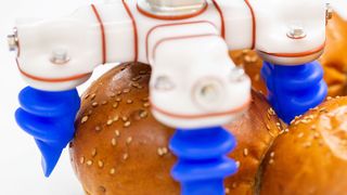 Soft-Greifer aus elastomeren Kunststoffen (Bild: © Jennifer Bakos 2019)