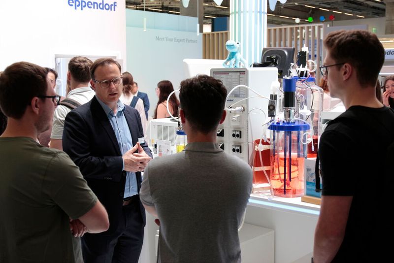 So präsentiert z. B. Eppendorf seine Bioreaktoren und Zellkulturprodukte. (Bild: VCG – Lüttmann)