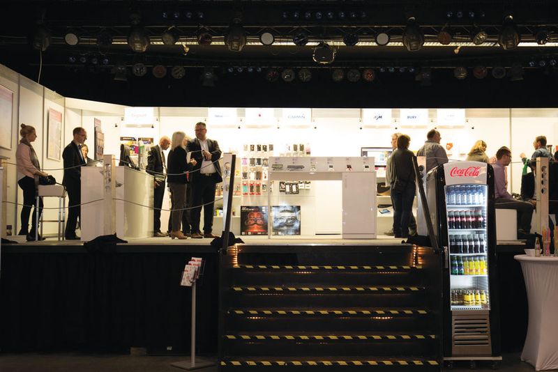 Eine Komplettlösung für moderne Shopausstattung: Das neue ENO Möbelkonzept, POS RENDITE und Smart Home Modul (52Grad Wagner Deters-Prohl GbR)