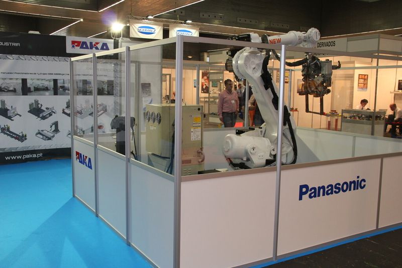 Diese Automatisierungslösung mit Panasonic-Roboter päsentierte Paka. (Bild: Schäfer)