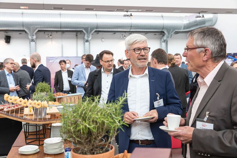 Wilfried Grote und Wilhelm Otten im Gespräch (Bild: Bausewein / PROCESS)