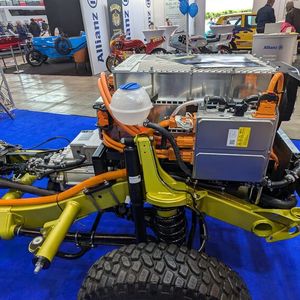 Als erfahrener Entwicklungsdienstleister hat Silberform die komplette Steuerungs- bzw. Regelungselektronik selbst entwickelt und das pfiffige Kühlsystem der einzelnen Batteriemodule zum Patent angemeldet.(Bild:  Dominsky – VCG)