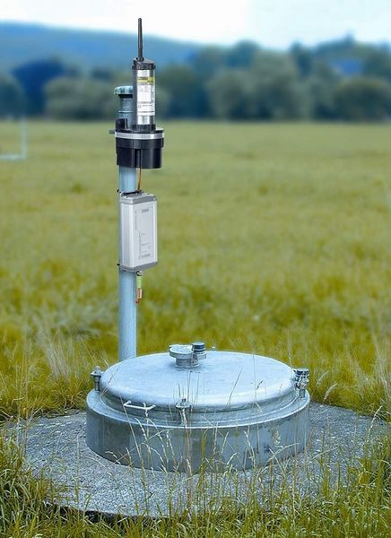 Das Funkmodul vom Typ „RAD-Line“ von Phoenix Contact wird in der Füllstandüberwachung von einem Batteriepack gespeist.  (Bild: Phoenix Contact)