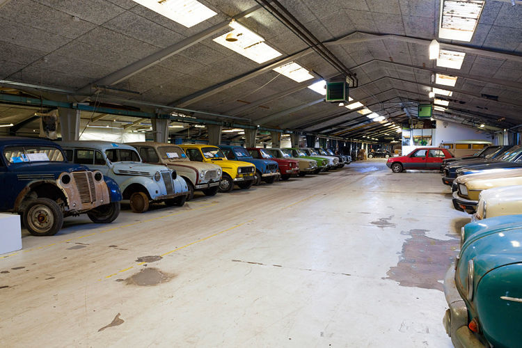 Knapp 60 Fahrzeuge hat ein Sammler auf der dänischen Insel Fünen zusammengetragen. (Foto: Campen Auktioner)