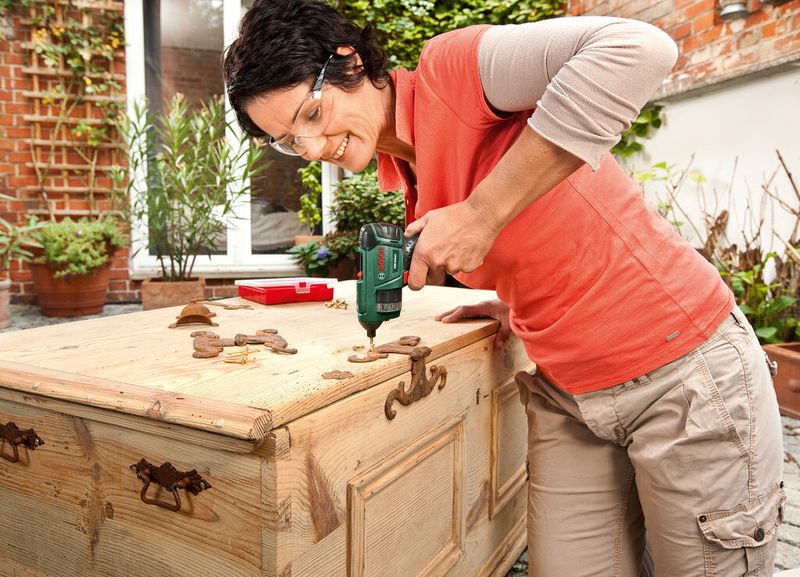 Zu den Innovationen im Geschäftsjahr 2012 gehörten der Akkuschrauber PSR Select  und ... (Bild: Bosch)