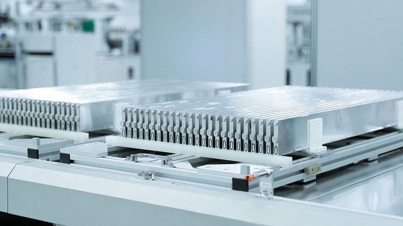 An der RWTH Aachen haben Forscher Teslas 4680- und BYDs Blade-Zellen analysiert. Im Bild: Blade-Zellen von BYD.(Bild:  BYD)