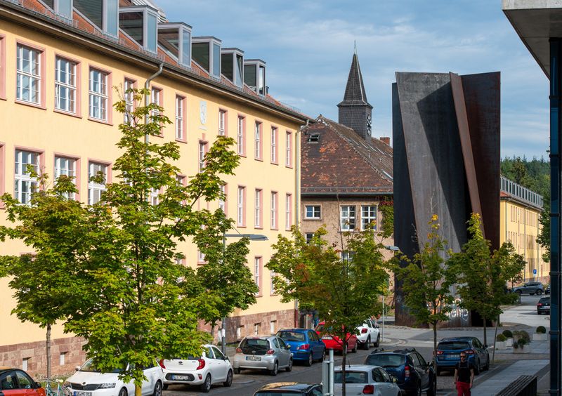 Platz 7: Uni Saarland 4,1/5 Sterne  ★ ★ ★ ★ ✩ Auf Platz sieben liegt mit einer Gesamtwertung von 4,1 die Universität des Saarlandes.  Sie erzielte in der Kategorie „Unterstützung am Studienanfang“ sogar die beste Bewertung innerhalb dieses Rankings.          Aus der Forschung: Wissenschaftler der Universität des Saarlandes erklären, wie die Kuh zum Klimaretter wird.  Ebenfalls interessant: Top 10 der besten Universitäten für Chemie. (Oliver Dietze)